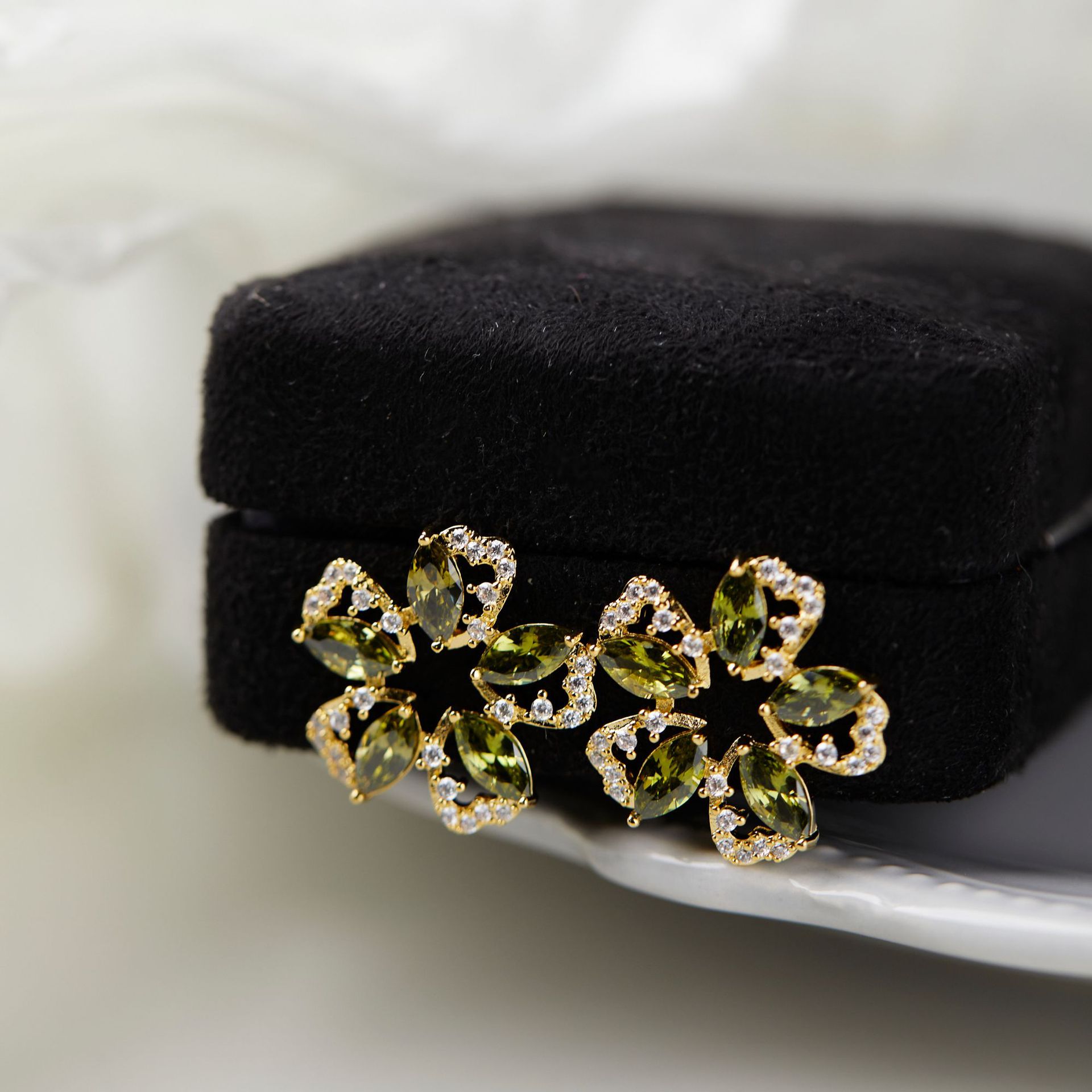 Forest Style Olive Green Zirco - Ethnic Fashion Wear For Women 评论和价格